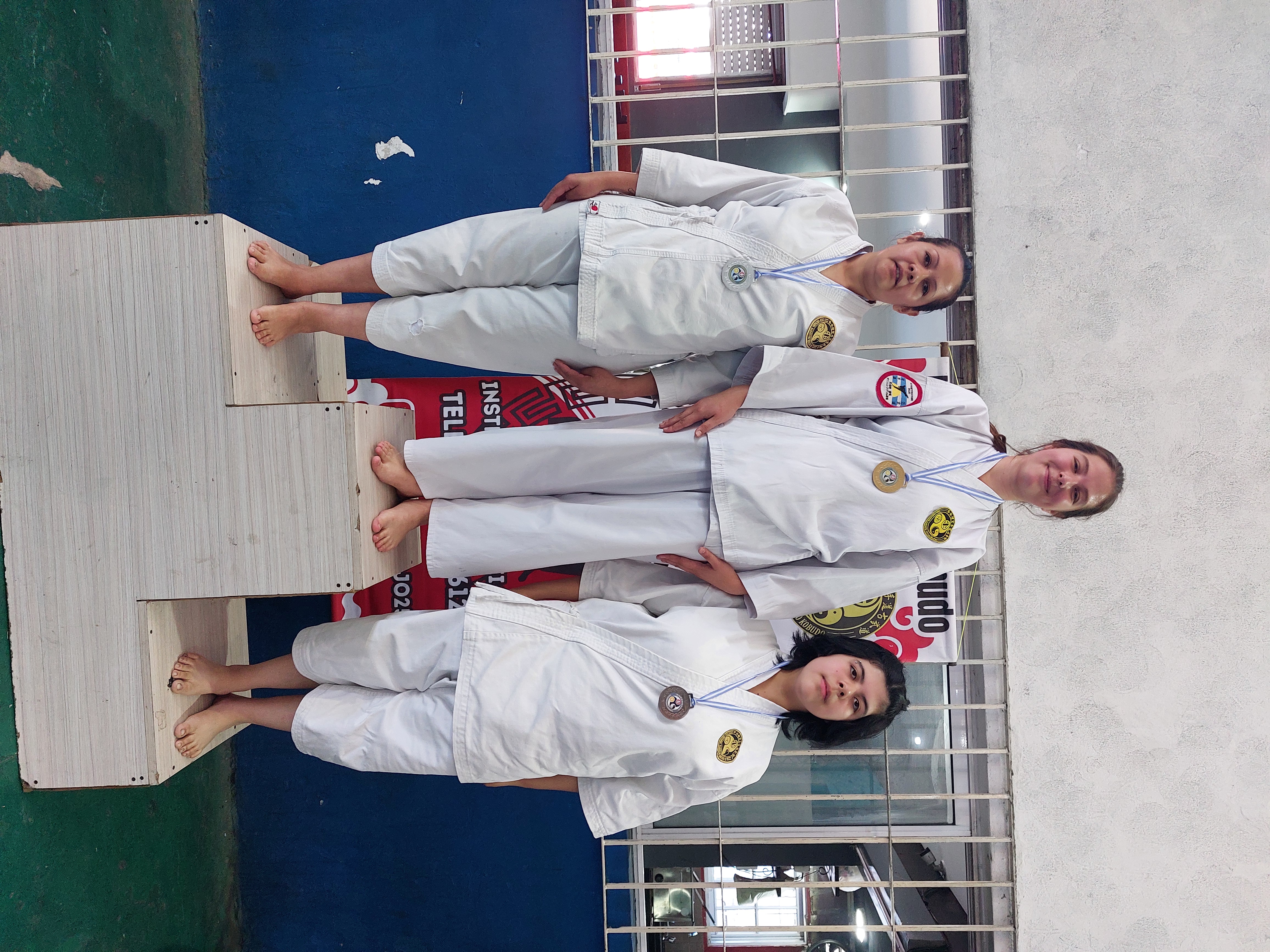 Jazmin campeona de Kata femienino Kyu A ZOKK Kyuukyoku Ken DOjo